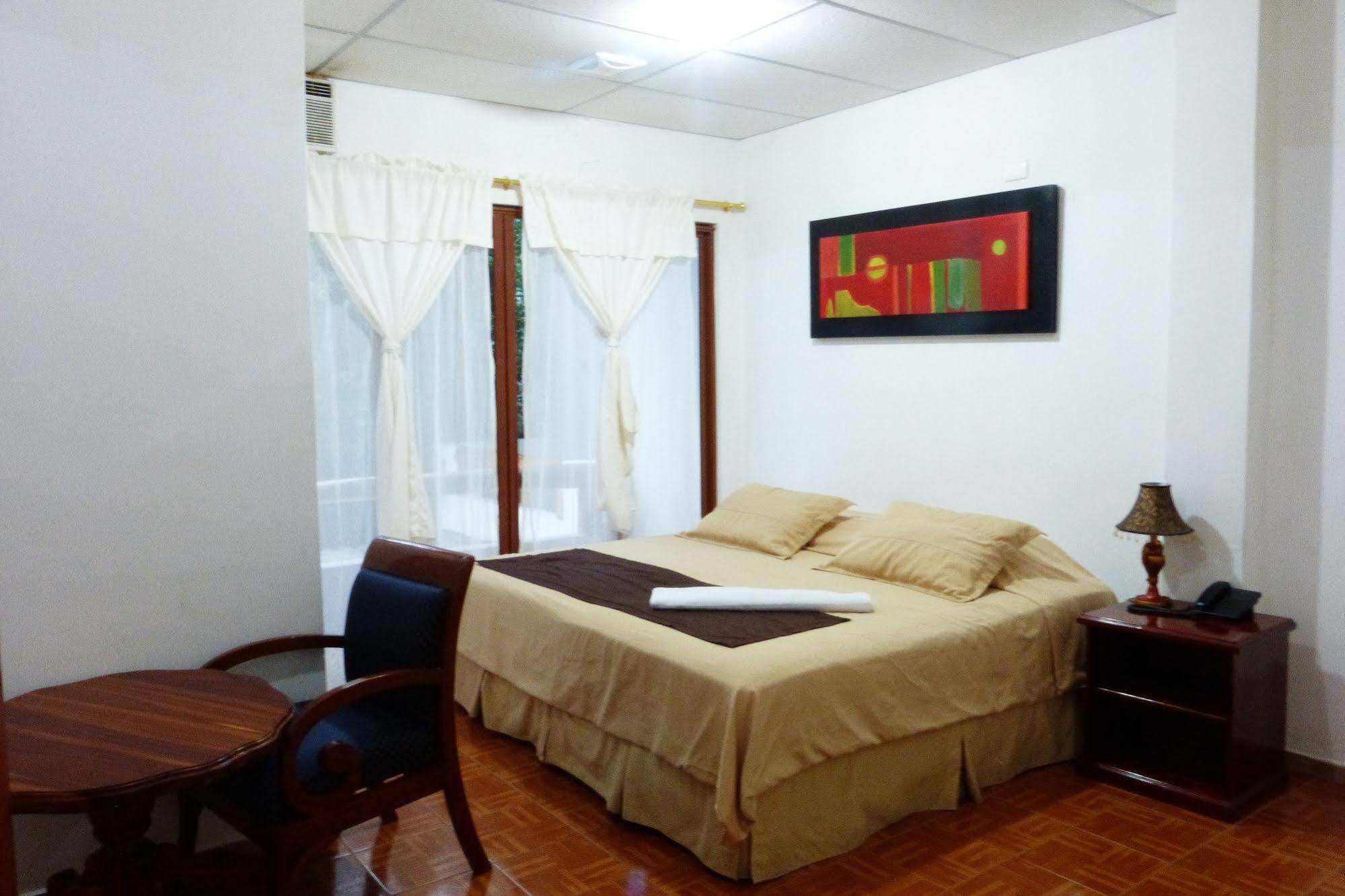 Galapagos Islands Hotel Puerto Ayora  Buitenkant foto