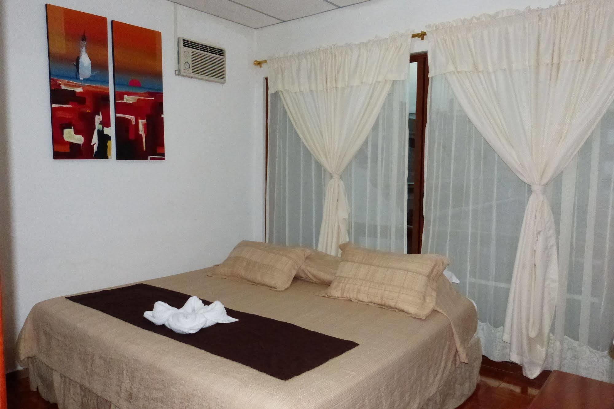 Galapagos Islands Hotel Puerto Ayora  Buitenkant foto