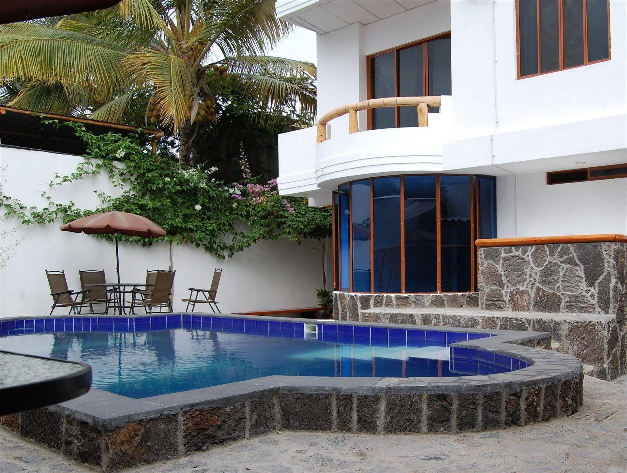 Galapagos Islands Hotel Puerto Ayora  Buitenkant foto
